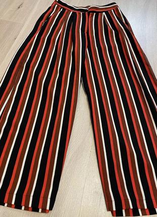 Новые стильные черные брюки кюлоты в красно белую полоску на высокой посадке брюки трендовые свободные4 фото