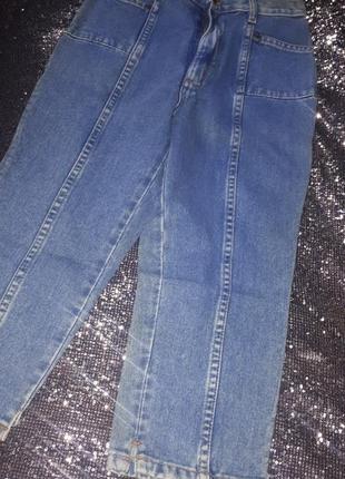 Новые фирменные винтажные светлые джинсовые бриджи.