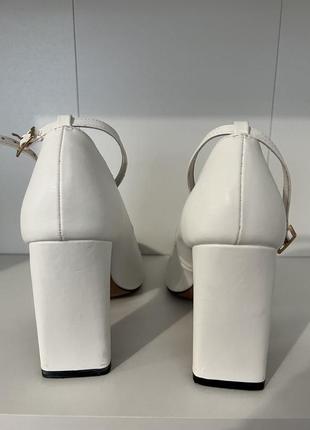 Шикарные белые туфли на каблуке тепловая модель туфли с квадратным носком туфельки8 фото