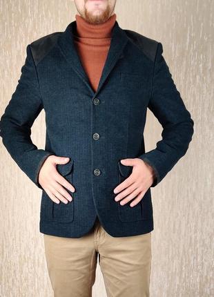 Шикарний теплий твидовый блейзер піджак із декорованими плечима оригінал s-м р