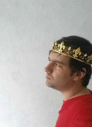 Круглая корона под золото с прозрачными камнями, высота 5,5 см