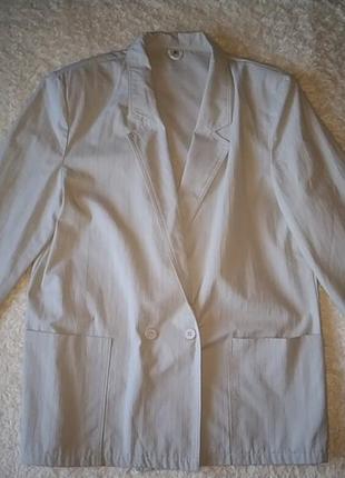 Серый летний пиджак в пунктирную полосочку на одну пуговицу5 фото