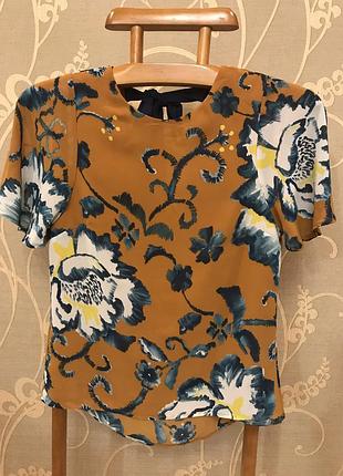 Величезний вибір красивих блуз і сорочок.