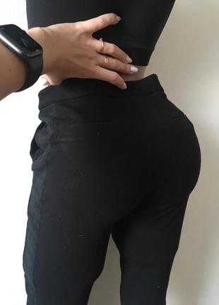 Теплые черные трикотажные брюки брюки с лампасами и карманами3 фото