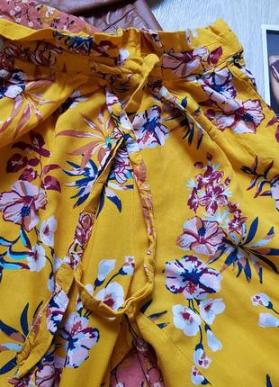 Сатиновые женские бояки брюки в цветочный принт яркие5 фото