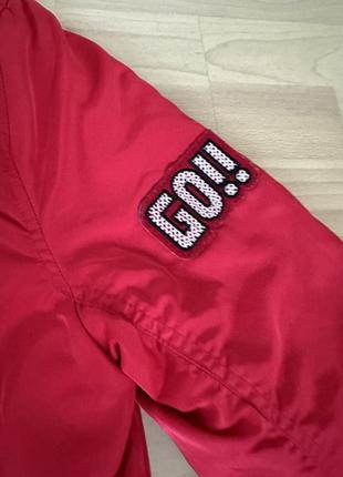 Куртка красная с нашивками осенняя  13-14 лет на рост до 164 см6 фото