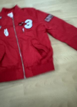 Куртка красная с нашивками осенняя  13-14 лет на рост до 164 см8 фото