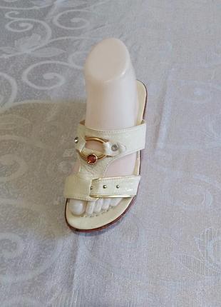 Босоножки на пробковой подошве, с перепонкой