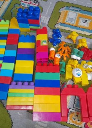 Конструктор , машинки, стіл mega bloks