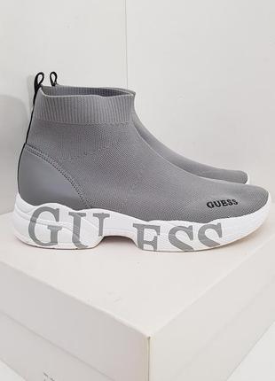 Трендовые кроссовки guess
