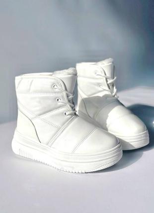 Женские белые ботинки