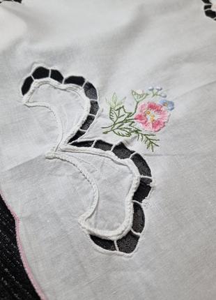Біла вибита вишита скатертина наперон з вишивкою квіти handmade рішельє пасхальна хендмейд5 фото