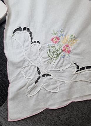 Біла вибита вишита скатертина наперон з вишивкою квіти handmade рішельє пасхальна хендмейд3 фото
