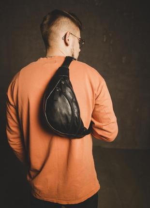 Чоловіча сумка-бананка на пояс з натуральної шкіри4 фото