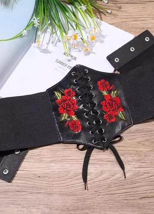 Чорний пояс корсет з червоною вишивкою квітами на шнурівці портупея з шкірозамінника екошкіра