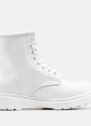 Жіночі черевики білі dr.martens classic