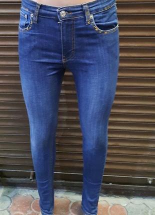 Женские джинсы