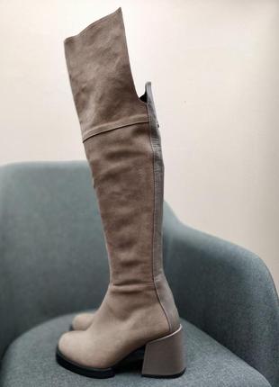 В наявності нові замшеві ботфорти нюд беж