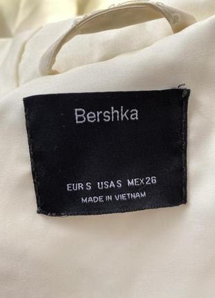 Куртка молочного цвета bershka3 фото