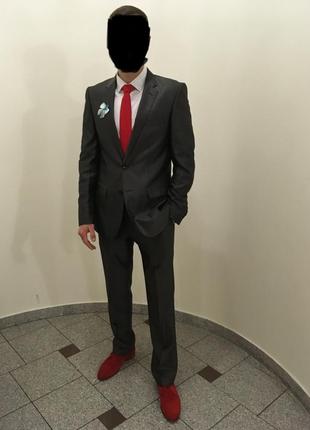 Чоловічий костюм та краватка zara