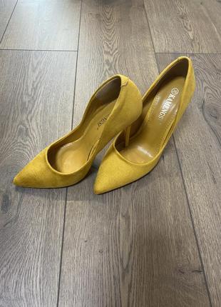 Жовті туфлі1 фото