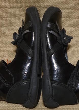 Очаровательные черные кожаные туфельки bebybotte франция 24 р.8 фото