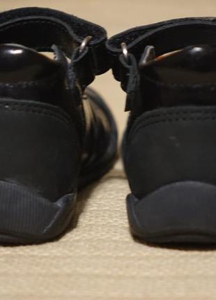 Очаровательные черные кожаные туфельки bebybotte франция 24 р.9 фото