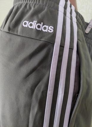 Брюки adidas original спортивні жіночі оливкового кольору6 фото