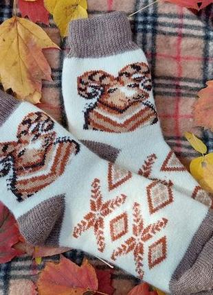 М'які шерстяні шкарпетки зимові теплі високі з овечої вовни тепло карпат1 фото