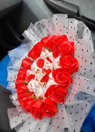Букет мыльных роз и рафало2 фото