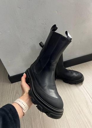 Чоботи жіночі