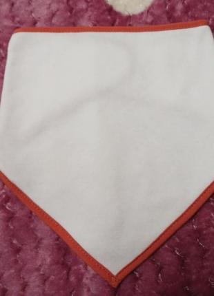 Продам слюнявчик треугольник новый