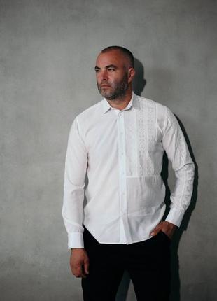 Рубашка мужская белая из натуральной ткани, дизайнерская, с фактурным кружевом, на подарок, нарядная, белая3 фото