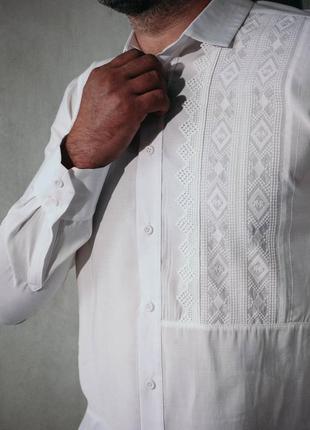 Рубашка мужская белая из натуральной ткани, дизайнерская, с фактурным кружевом, на подарок, нарядная, белая2 фото