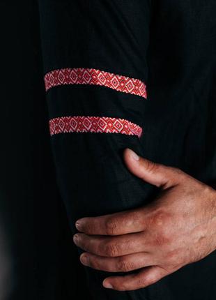 Рубашка вышиванка мужская, классическая, льняная, дизайнерская, с машинной вышивкой, черная3 фото