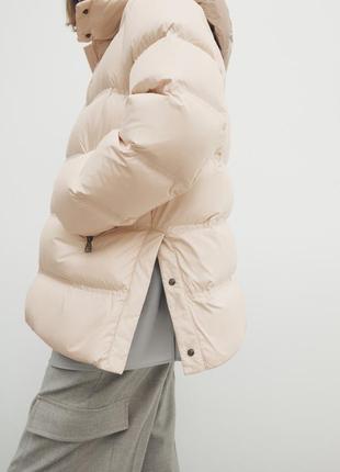 Коротка куртка з контрастним металевим капюшоном4 фото