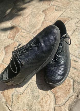 Шкіряні туфлі-мокасини