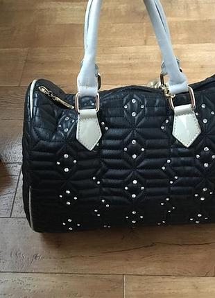Сумка саквояж. чёрная сумка. сумка с камнями. красивая сумка.