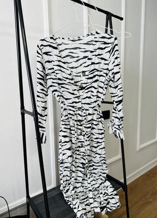 Изысканное длинное платье в стильном принте зебры3 фото