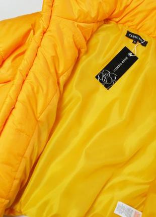 Укороченная объемная желтая куртка3 фото