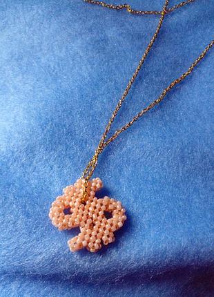 Нежная подвеска из бисера ручная работа