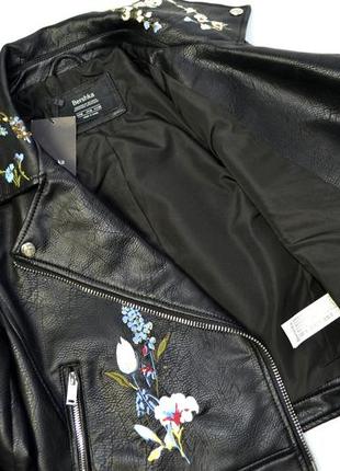 Куртка косуха кожаная с вышивкой bershka8 фото