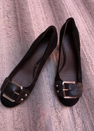 Замшевые женские туфли на устойчивом каблуке