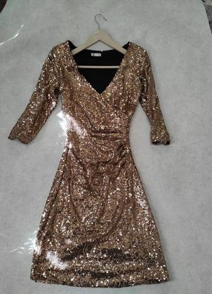Ефектне коктейльне плаття в золотистих паєтках2 фото
