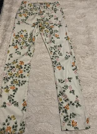 Стильные женские джинсы