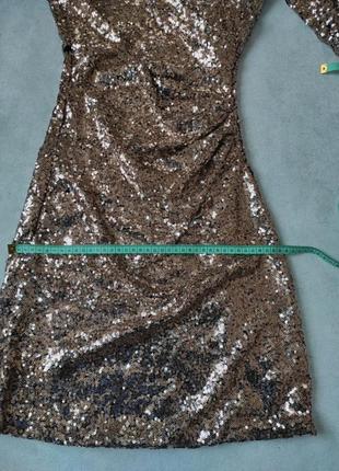 Ефектне коктейльне плаття в золотистих паєтках6 фото