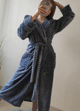 Женский длинный халат махровый для дома теплый качественный на запах с капюшоном с карманами цвет серый5 фото