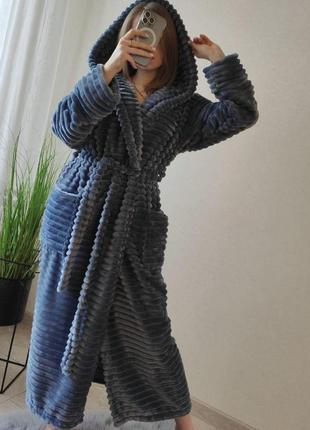 Женский длинный халат махровый для дома теплый качественный на запах с капюшоном с карманами цвет серый4 фото