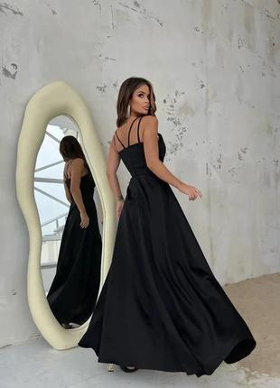 Вечірня чорна атласна сукня максі з розрізом і пишною спідницею7 фото