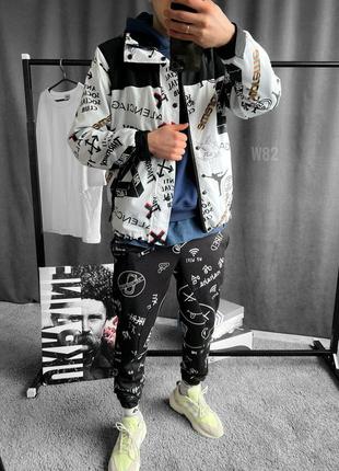 Куртка ветровка с принтами черно белая